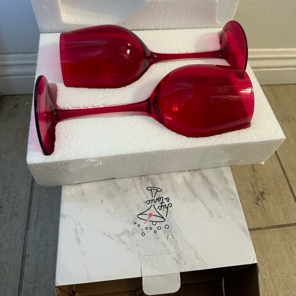 NIB CHIC & TONIC Colored Wine Glasses - Set of 2 - Picture 2 of 11
